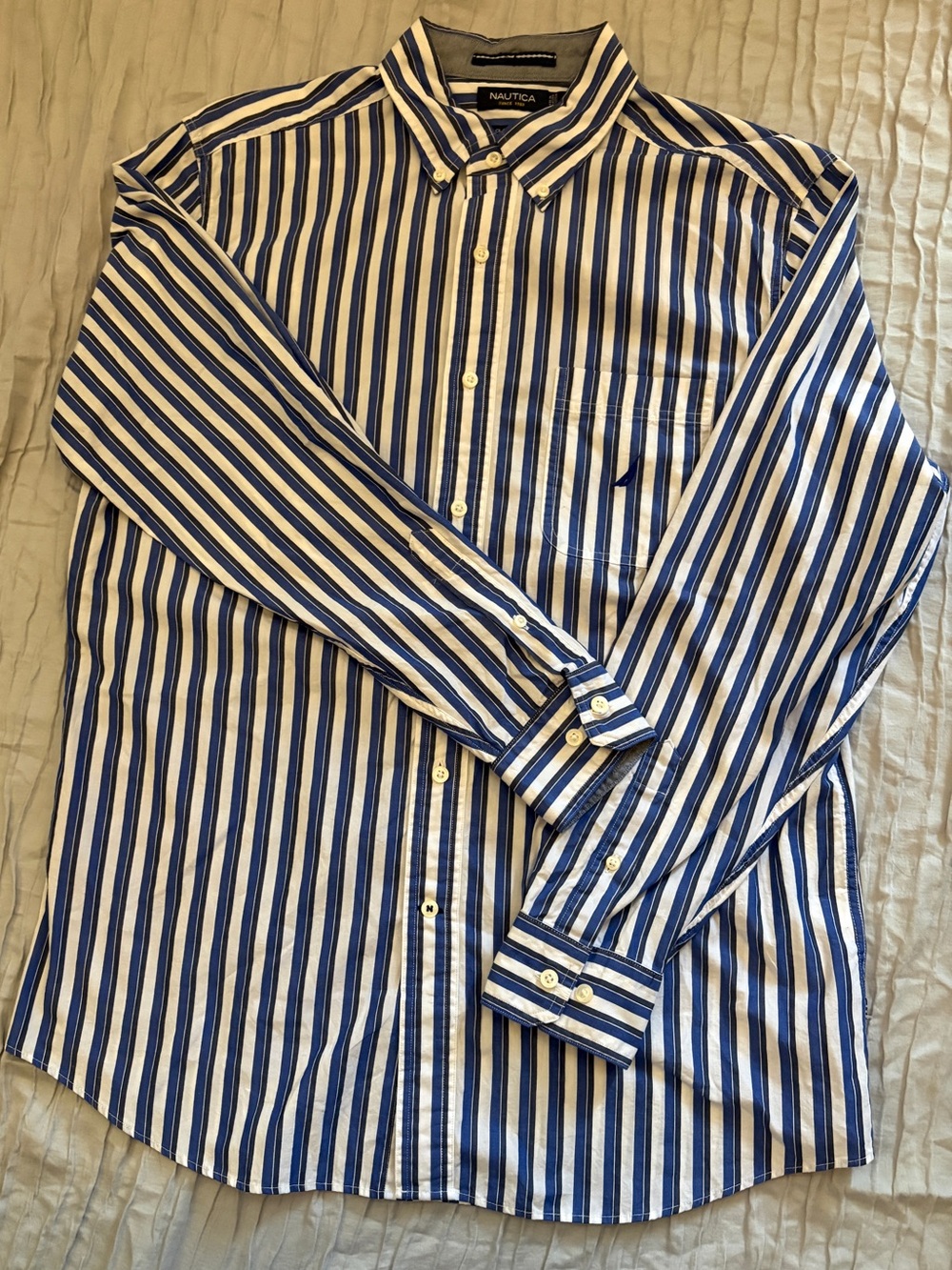Nautica Men's Blue & White Vertical Striped Long Sleeve Button Down Shirt Size M